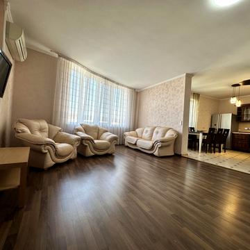 Дніпровська набережна вул., 19-В