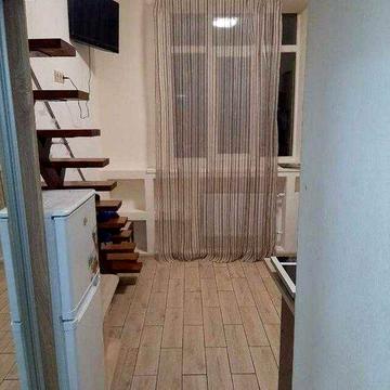 Сдам 2х уровневую  гостинку