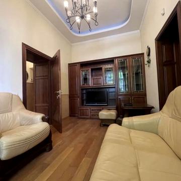 Вячеслава Липинського вул. (), 28