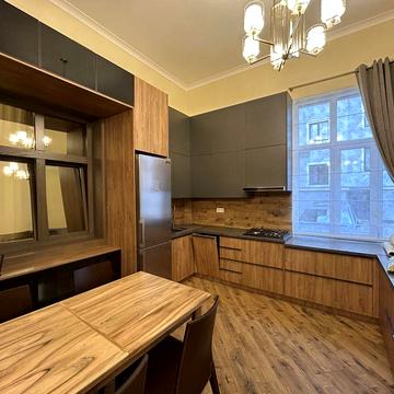 5 Кімнатна квартира у КЛУБНОМУ будинку