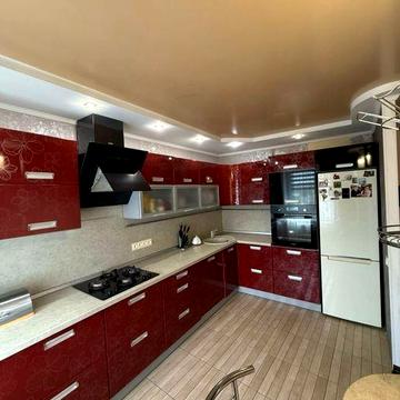 Продам 4 комнатную квартиру в центре