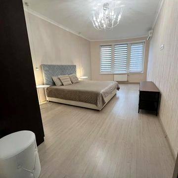 Дніпровська набережна вул., 26-Б