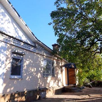 Довгострокова оренда будинку з подвірʼям