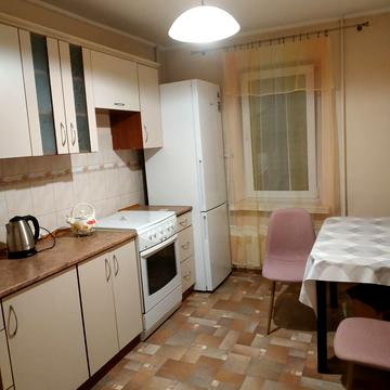 Академіка Доброхотова вул., 15