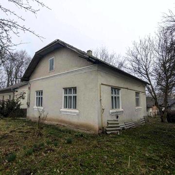 Продається будинок в селищі Більшівці.