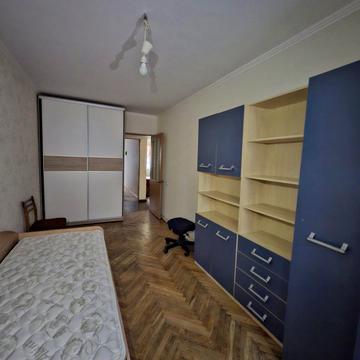 Вацлава Гавела бульв. (Івана Лепсе), 5