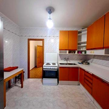 вул. Братства Тарасівців 10 , 3к квартира, метро Харківська 5хв пішки.