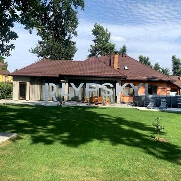 Готовий будинок в котеджному містечку!