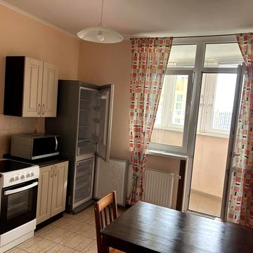 Воскресенська вул., 14-Б