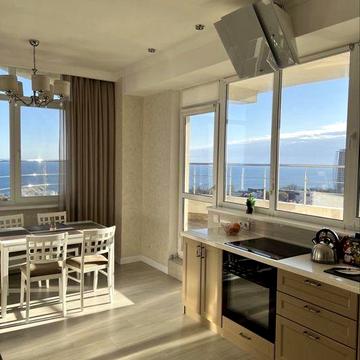 ДОЛГОСРОЧНАЯ аренда 2-комнатной квартиры с террасой и видом на море