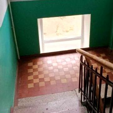 Продам 2-хкомн Сталинку в центре