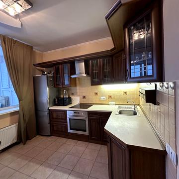 Дніпровська набережна вул., 26