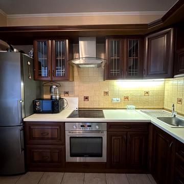 Дніпровська набережна вул., 26