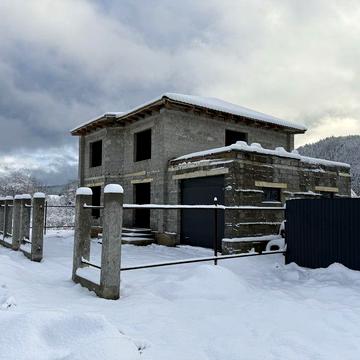 Будинок у Карпатах