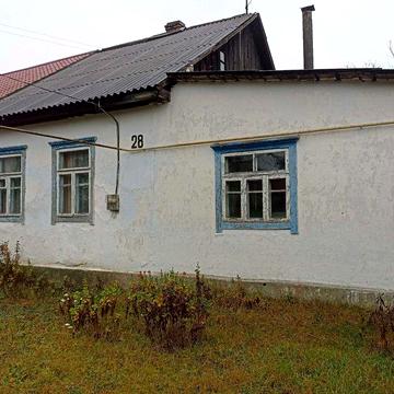 Продам пів будинку м.Сарни Рівненська обл 3 кімнати літня кухня погріб