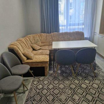 Олександра Довженка вул., 35