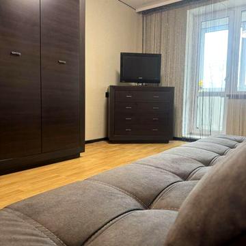 Від власника квартира без відключень з новим дизайнерським ремонтом