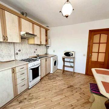 2кім 52м + кладовка Кармелюка / поруч озеро