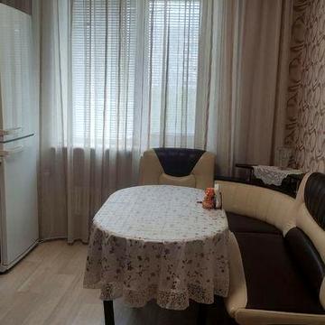 Квартира 4х кімнатна, Дорошенка 3