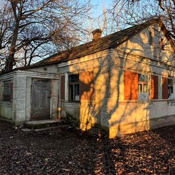 Будинок біля лісу