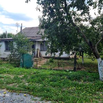 Продам будинок та земельну ділянку у м. Полонне