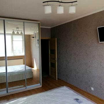 Європейського Союзу просп. (Правди), 41-Д