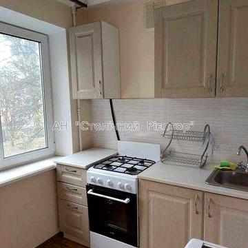 Продаж 1-к квартири в 5-хв  від м.Чернігівська.  Заходь та живи!