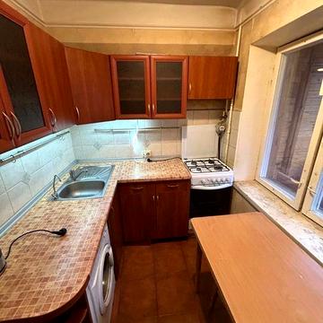 Срочно 1-ком кв метро Черниговская .Братиславская 40 а