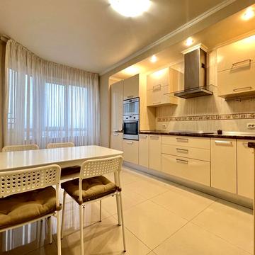 Олександра Мишуги вул., 12