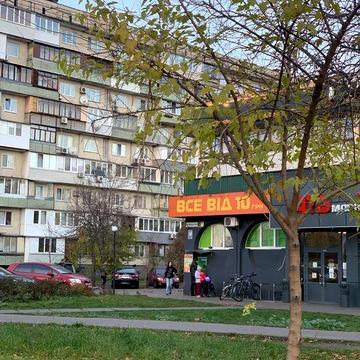 Продажа 4кв 77м Ул.Героев полка Азов 3 Метро 10 минут ходьбы. Свободна