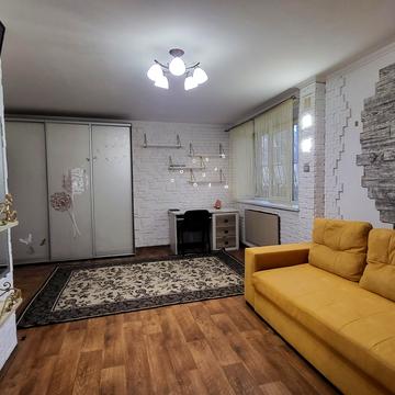 Кременчуцька вул., 7