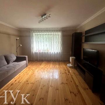 Кравчука вул., 1