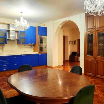 3 кімнатна в районі метро Лівобережна