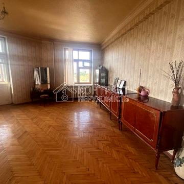 Продам велику 2-кім кв в історичному центрі  пл.Павлівська,2