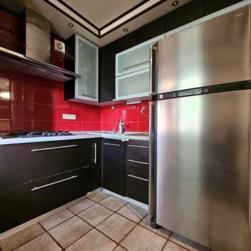 Незалежності вул. (Титова), 12