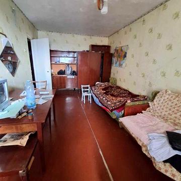 1 кім. 3 поверх вул. Незалежності України (Першотравнева)