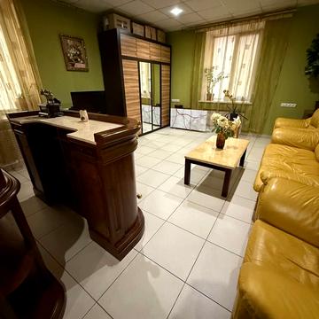 Героїв Майдану вул. (Театральна), 42/1