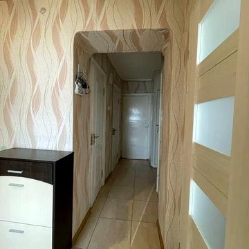 Трикімнатна , доглянута та затишна квартира(!)