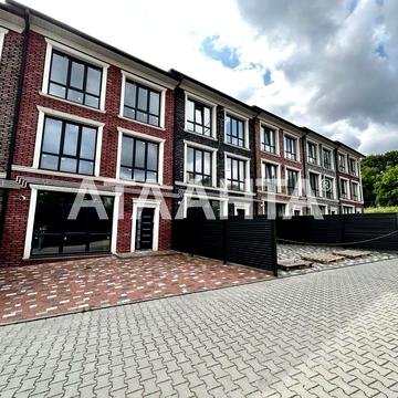 Танхаус зданий+ 2 гаражі з документами