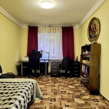 Кудрявська вул., 27-29