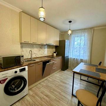 Оренда двокімнатної біля метро Вокзальна