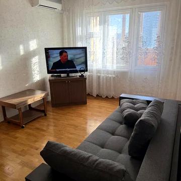 Байди-Вишневецького вул. (Осиповського), 1