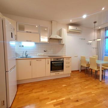 Регенераторна вул., 4