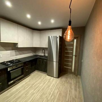 Набережна Перемоги вул., 44