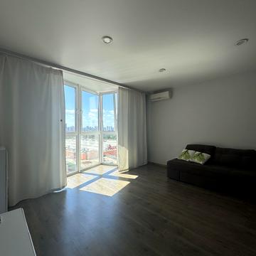 Драгоманова вул., 2