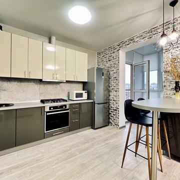 Єдності вул., 5