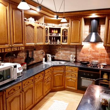 Молодіжна вул., 7