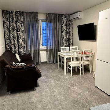 Академіка Глушкова просп., 9-Є