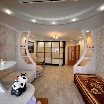 Тополина вул., 18