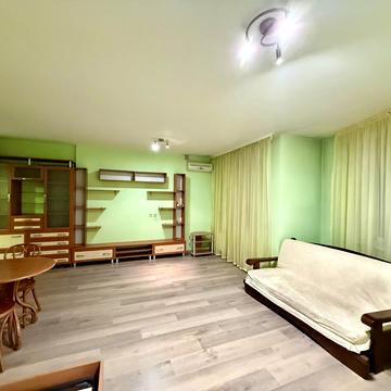 Анни Ахматової вул., 45